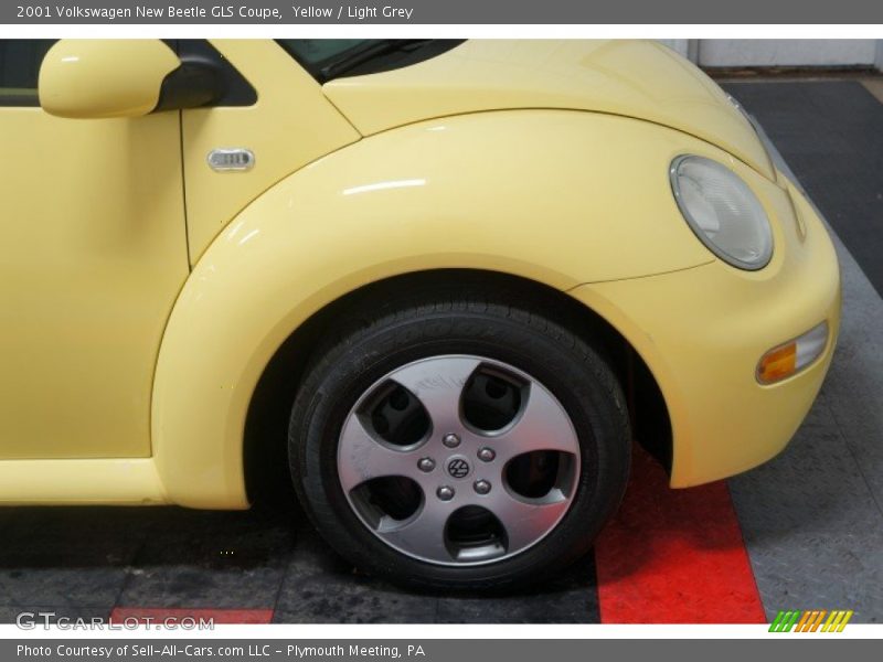 Yellow / Light Grey 2001 Volkswagen New Beetle GLS Coupe