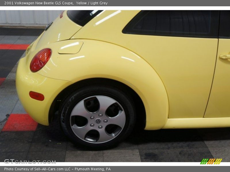 Yellow / Light Grey 2001 Volkswagen New Beetle GLS Coupe