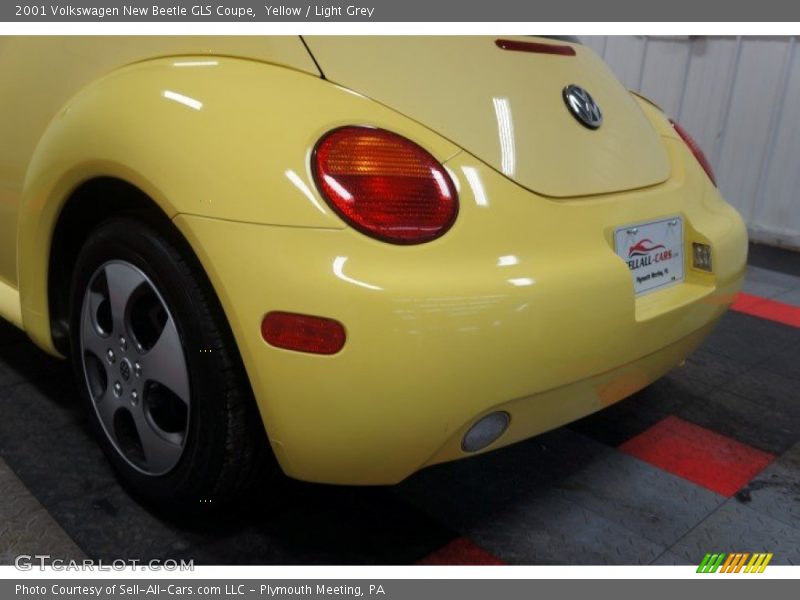Yellow / Light Grey 2001 Volkswagen New Beetle GLS Coupe