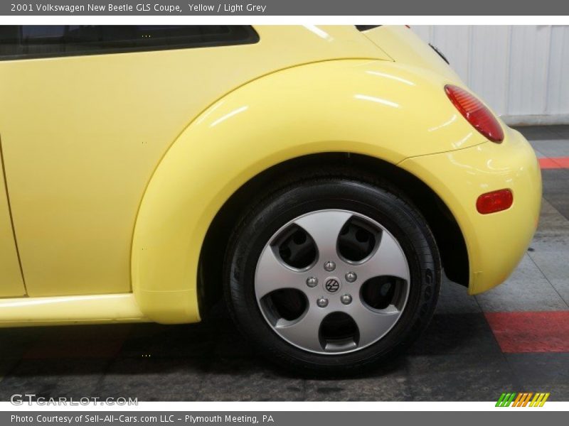 Yellow / Light Grey 2001 Volkswagen New Beetle GLS Coupe