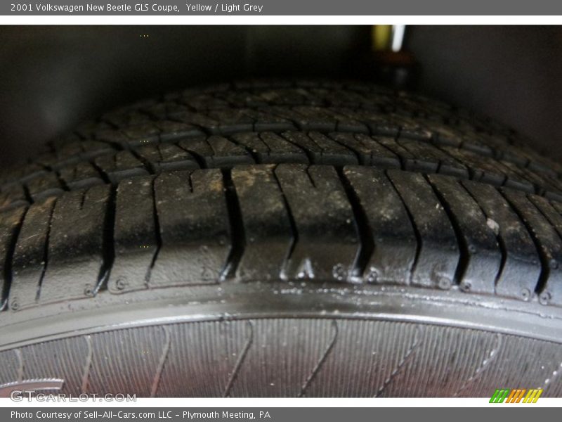Yellow / Light Grey 2001 Volkswagen New Beetle GLS Coupe