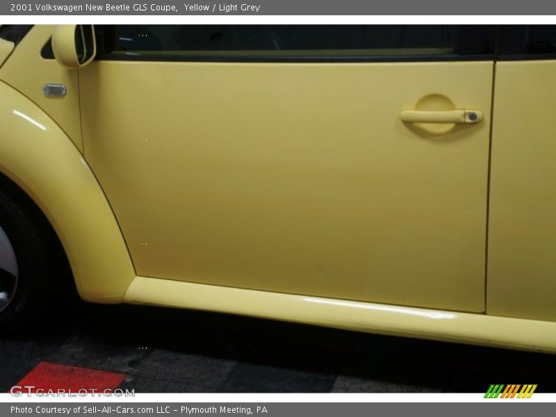 Yellow / Light Grey 2001 Volkswagen New Beetle GLS Coupe