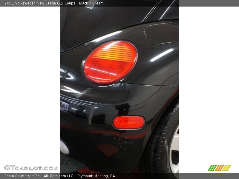 Black / Cream 2001 Volkswagen New Beetle GLS Coupe