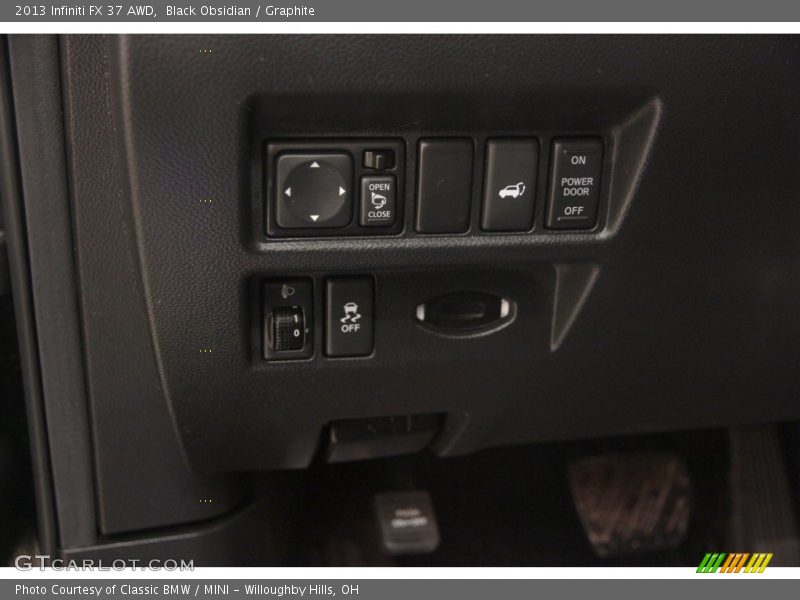 Controls of 2013 FX 37 AWD