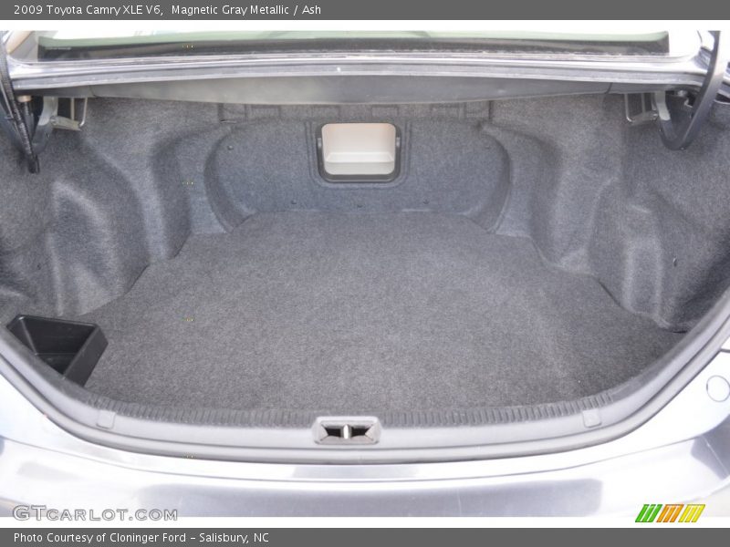 Magnetic Gray Metallic / Ash 2009 Toyota Camry XLE V6