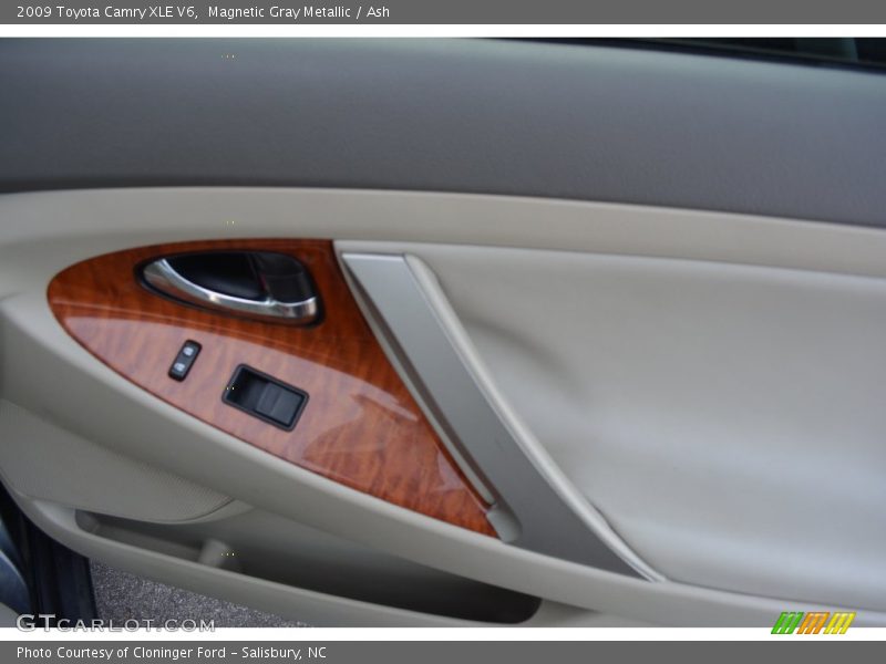 Magnetic Gray Metallic / Ash 2009 Toyota Camry XLE V6