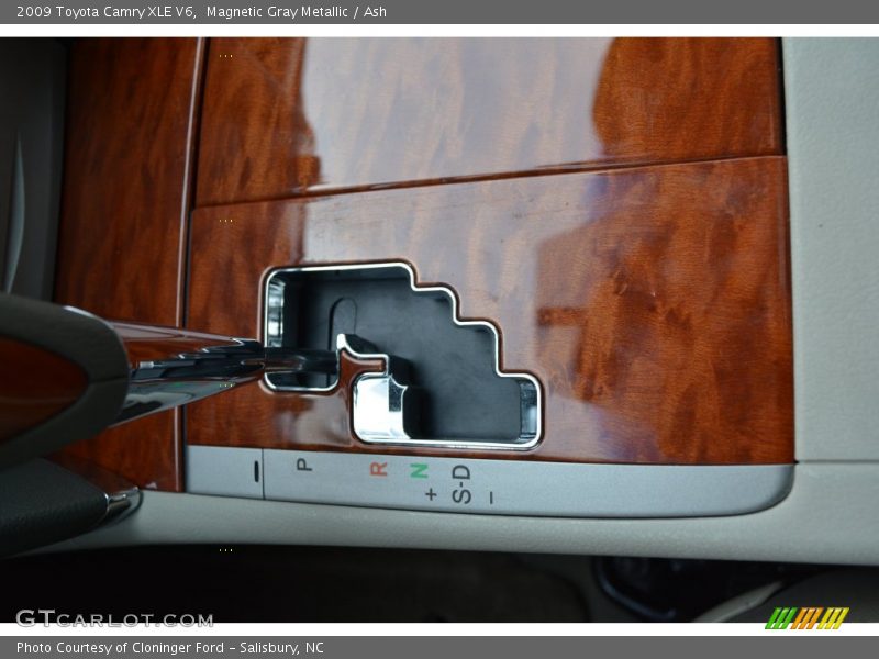 Magnetic Gray Metallic / Ash 2009 Toyota Camry XLE V6