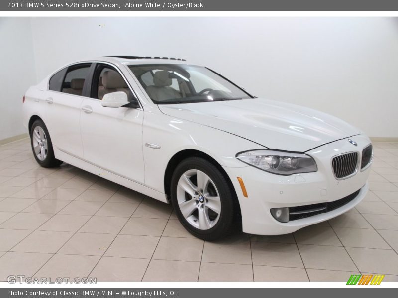 Alpine White / Oyster/Black 2013 BMW 5 Series 528i xDrive Sedan