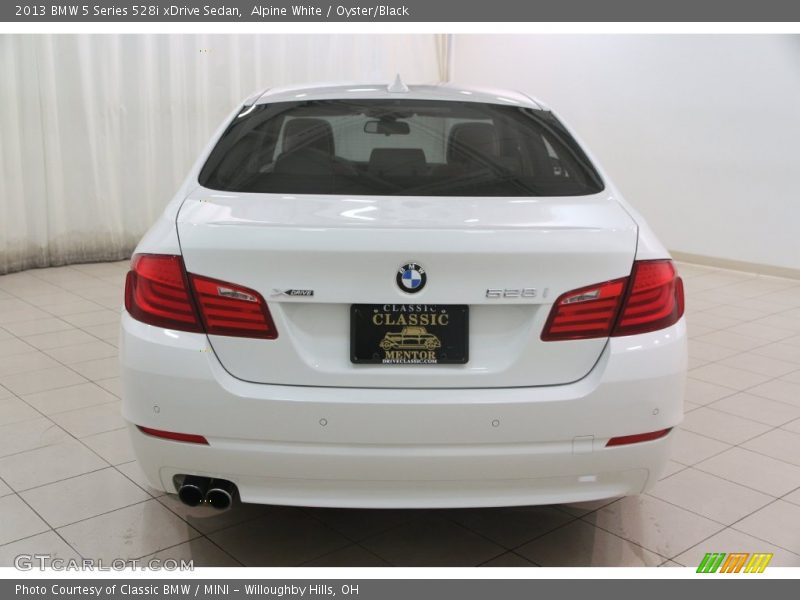 Alpine White / Oyster/Black 2013 BMW 5 Series 528i xDrive Sedan