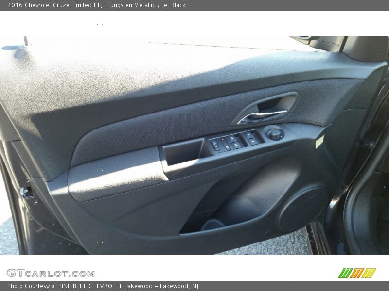 Tungsten Metallic / Jet Black 2016 Chevrolet Cruze Limited LT