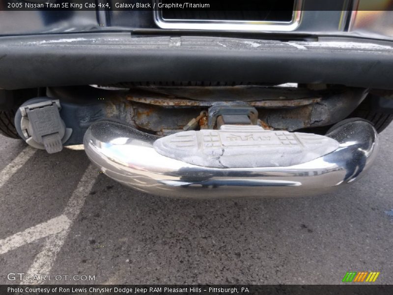 Galaxy Black / Graphite/Titanium 2005 Nissan Titan SE King Cab 4x4