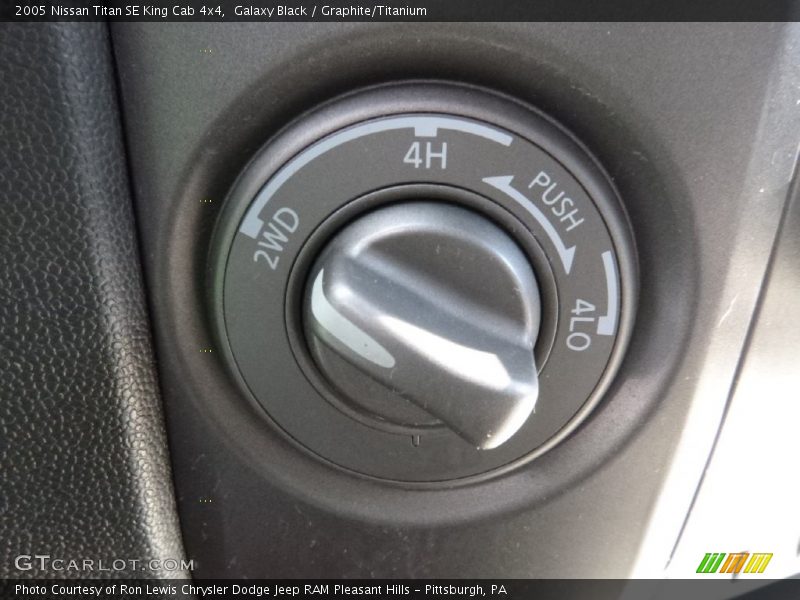 Galaxy Black / Graphite/Titanium 2005 Nissan Titan SE King Cab 4x4