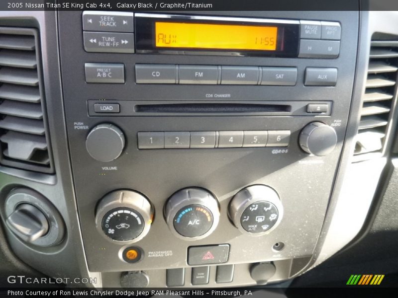 Galaxy Black / Graphite/Titanium 2005 Nissan Titan SE King Cab 4x4