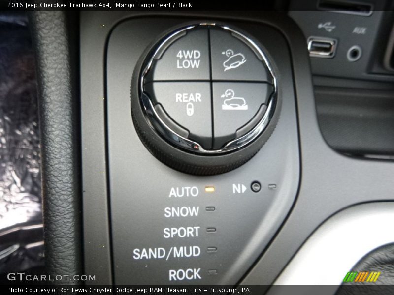 Mango Tango Pearl / Black 2016 Jeep Cherokee Trailhawk 4x4