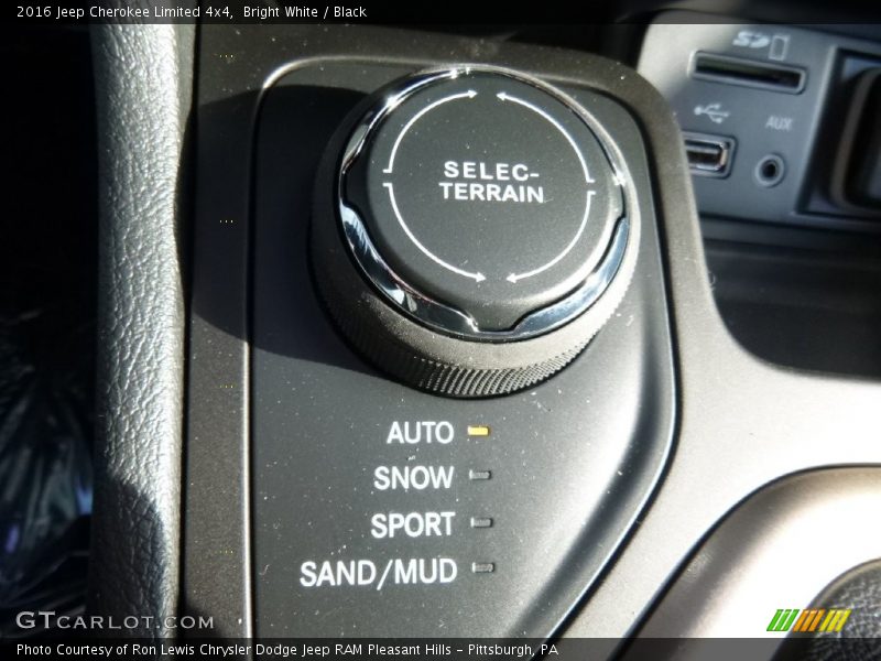 Bright White / Black 2016 Jeep Cherokee Limited 4x4