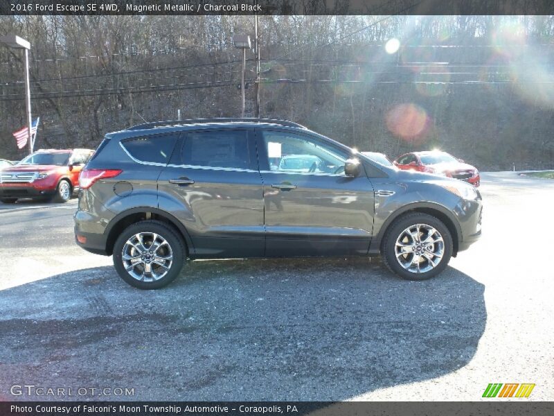 Magnetic Metallic / Charcoal Black 2016 Ford Escape SE 4WD