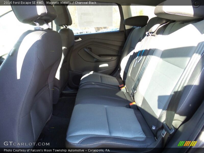 Magnetic Metallic / Charcoal Black 2016 Ford Escape SE 4WD