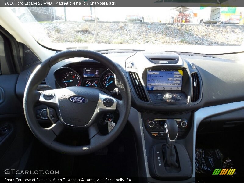 Magnetic Metallic / Charcoal Black 2016 Ford Escape SE 4WD