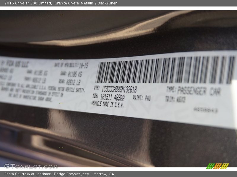 Granite Crystal Metallic / Black/Linen 2016 Chrysler 200 Limited