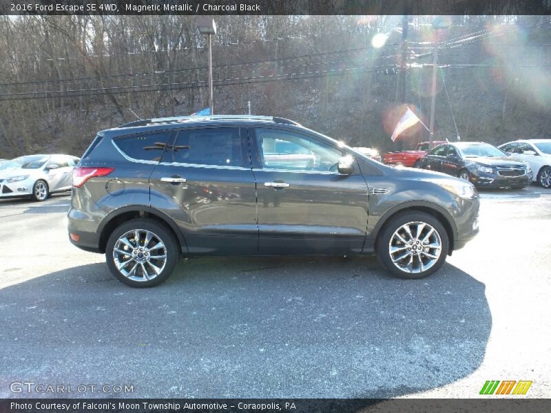 Magnetic Metallic / Charcoal Black 2016 Ford Escape SE 4WD