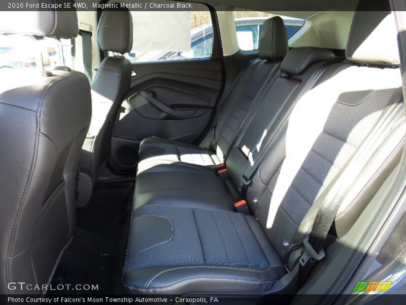 Magnetic Metallic / Charcoal Black 2016 Ford Escape SE 4WD