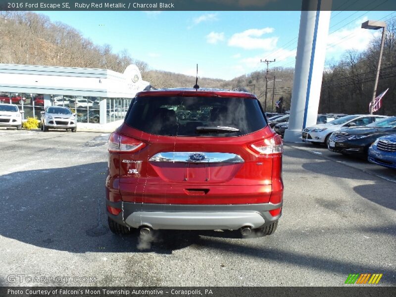 Ruby Red Metallic / Charcoal Black 2016 Ford Escape SE