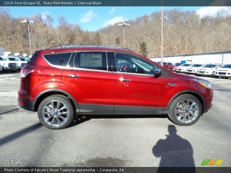 Ruby Red Metallic / Charcoal Black 2016 Ford Escape SE