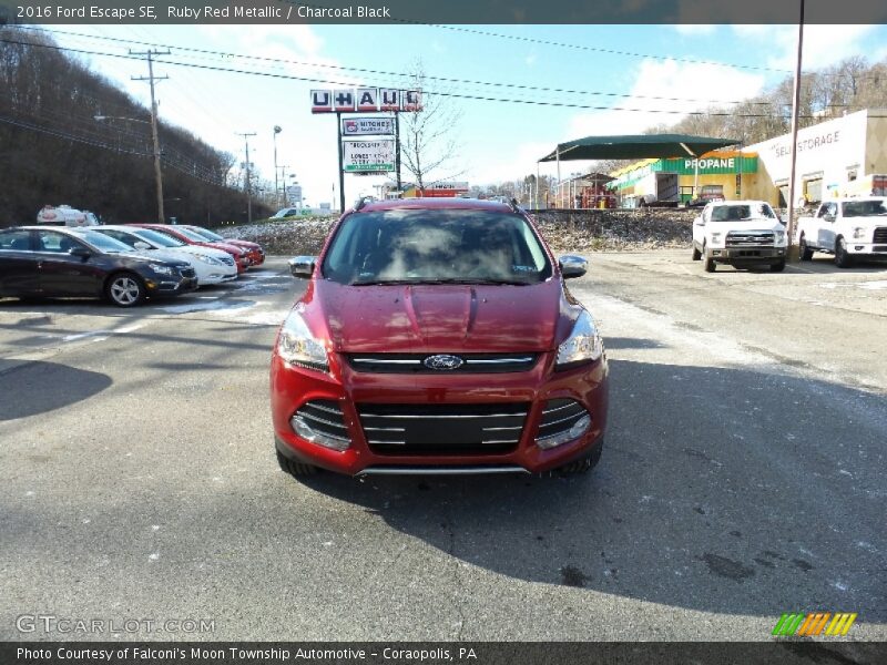 Ruby Red Metallic / Charcoal Black 2016 Ford Escape SE