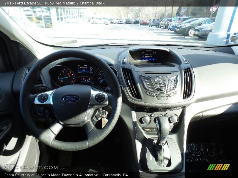 Ruby Red Metallic / Charcoal Black 2016 Ford Escape SE