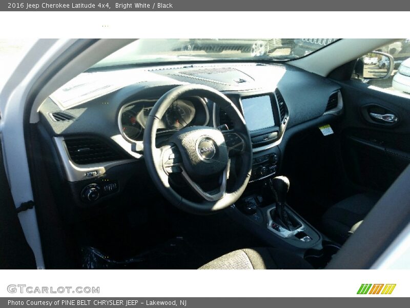 Bright White / Black 2016 Jeep Cherokee Latitude 4x4