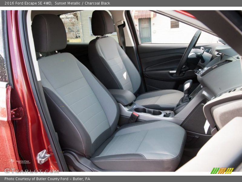 Sunset Metallic / Charcoal Black 2016 Ford Escape SE 4WD