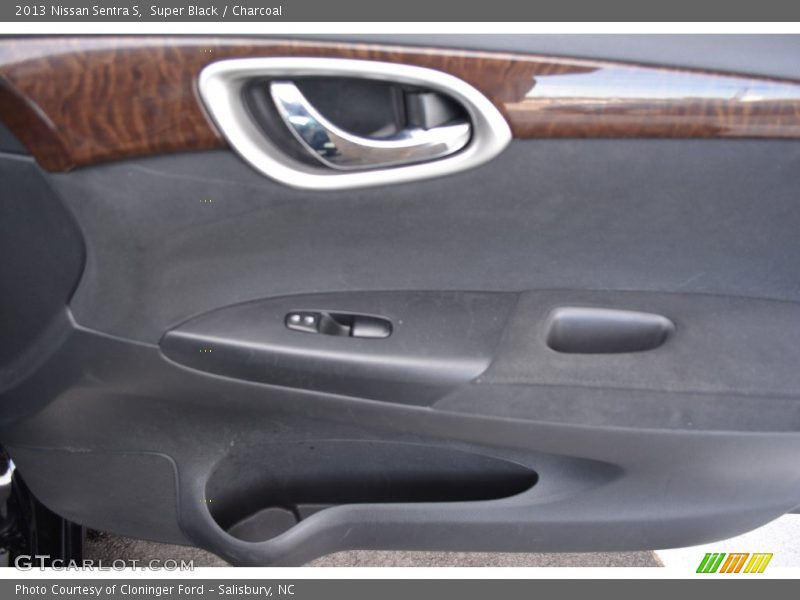 Super Black / Charcoal 2013 Nissan Sentra S