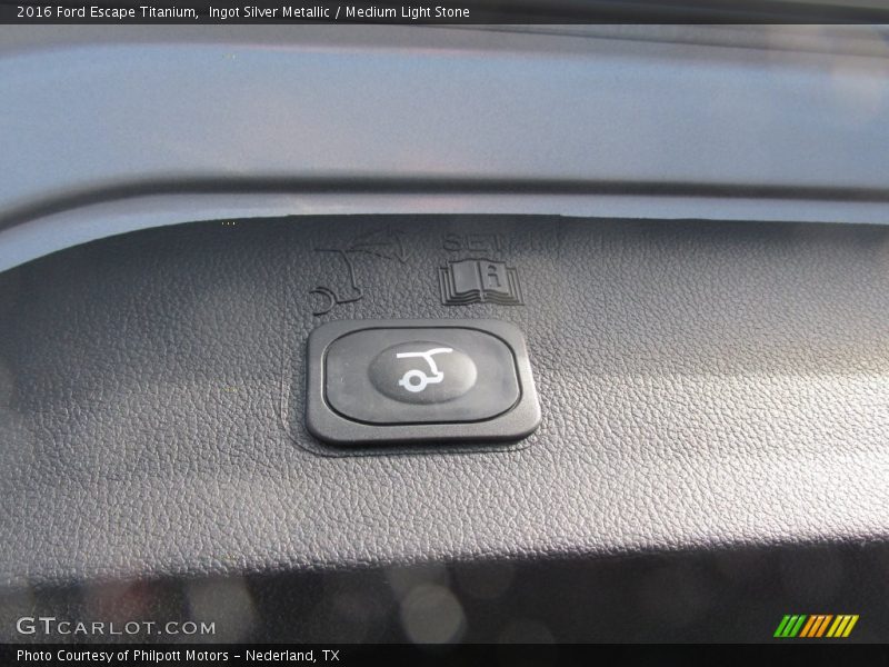 Ingot Silver Metallic / Medium Light Stone 2016 Ford Escape Titanium
