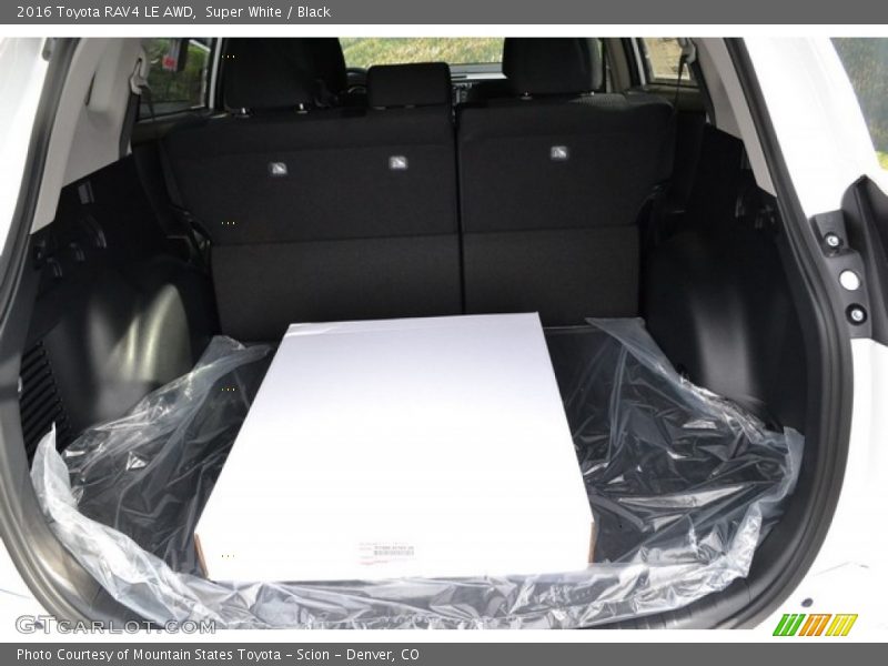 Super White / Black 2016 Toyota RAV4 LE AWD