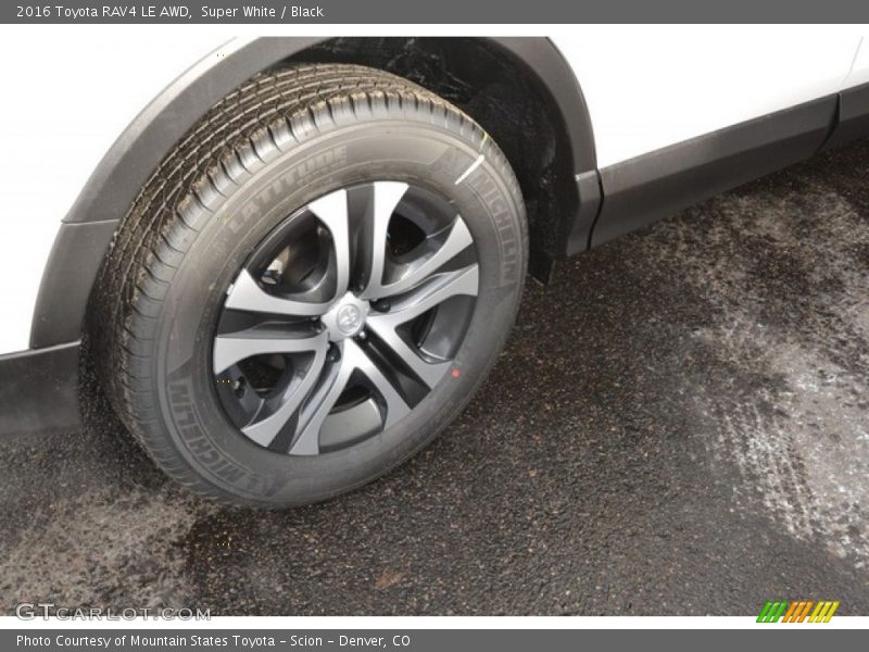 Super White / Black 2016 Toyota RAV4 LE AWD