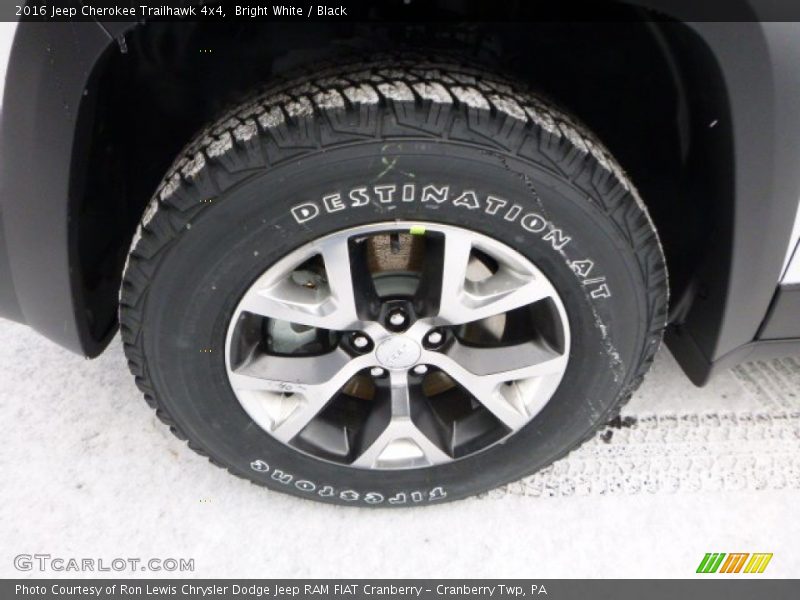 Bright White / Black 2016 Jeep Cherokee Trailhawk 4x4