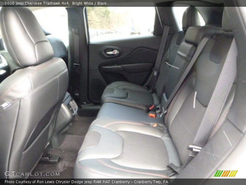 Bright White / Black 2016 Jeep Cherokee Trailhawk 4x4