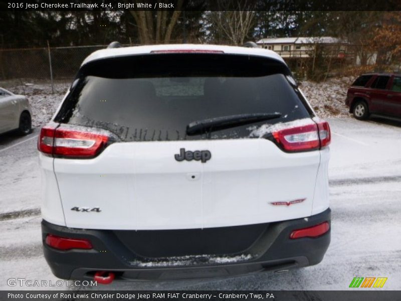 Bright White / Black 2016 Jeep Cherokee Trailhawk 4x4