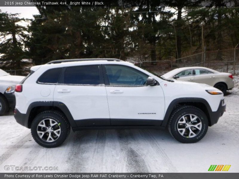 Bright White / Black 2016 Jeep Cherokee Trailhawk 4x4