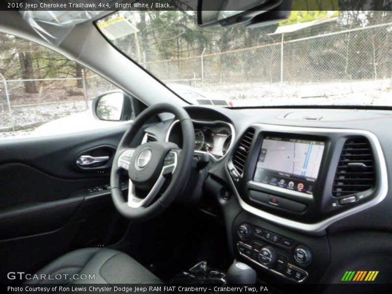 Bright White / Black 2016 Jeep Cherokee Trailhawk 4x4
