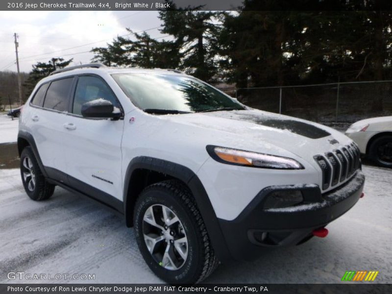 Bright White / Black 2016 Jeep Cherokee Trailhawk 4x4