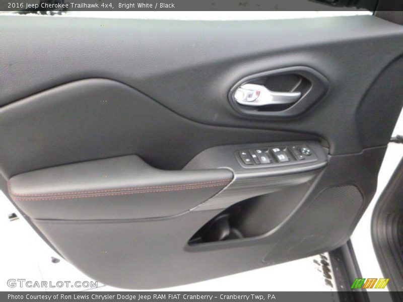 Bright White / Black 2016 Jeep Cherokee Trailhawk 4x4