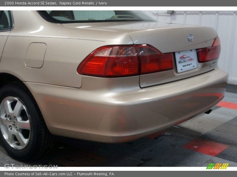 Naples Gold Metallic / Ivory 2000 Honda Accord SE Sedan