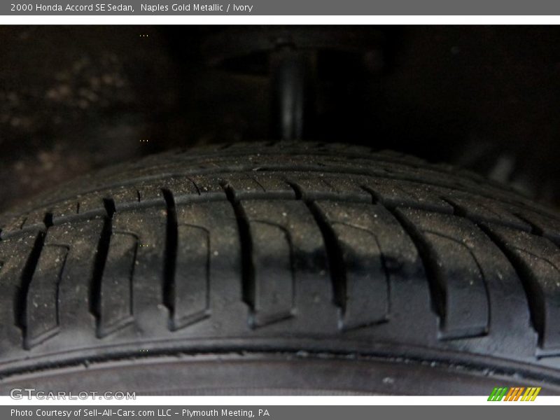 Naples Gold Metallic / Ivory 2000 Honda Accord SE Sedan