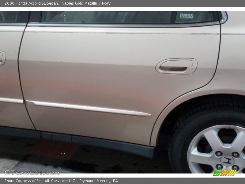 Naples Gold Metallic / Ivory 2000 Honda Accord SE Sedan