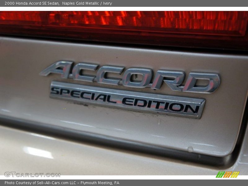 Naples Gold Metallic / Ivory 2000 Honda Accord SE Sedan