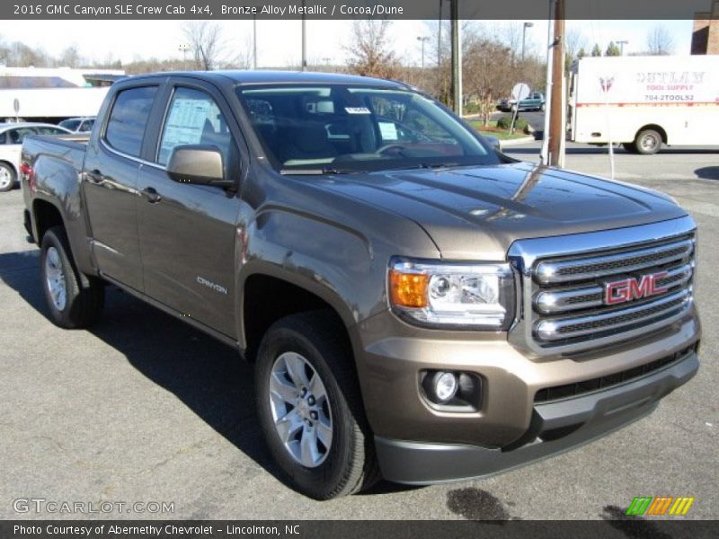 Front 3/4 View of 2016 Canyon SLE Crew Cab 4x4