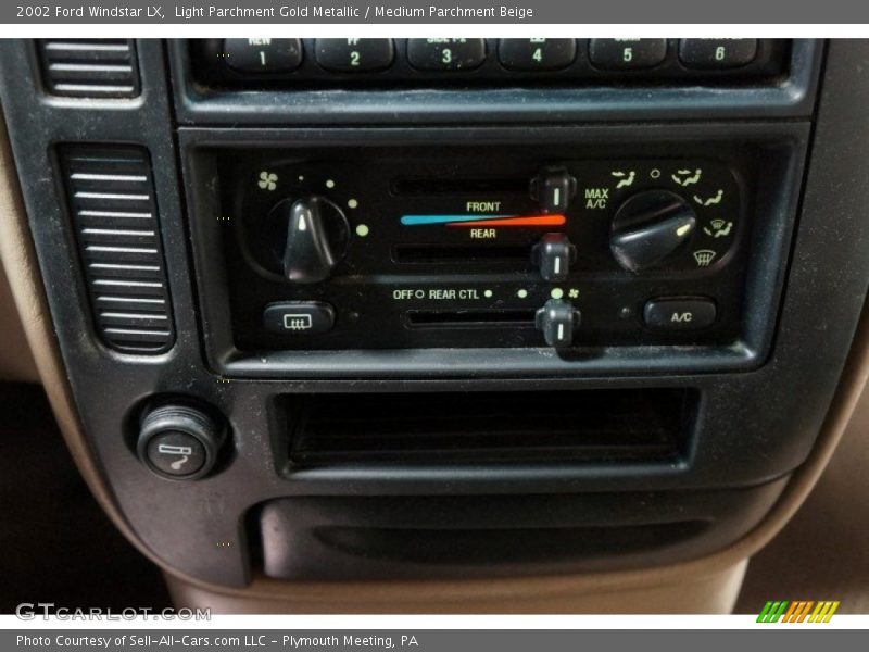 Light Parchment Gold Metallic / Medium Parchment Beige 2002 Ford Windstar LX