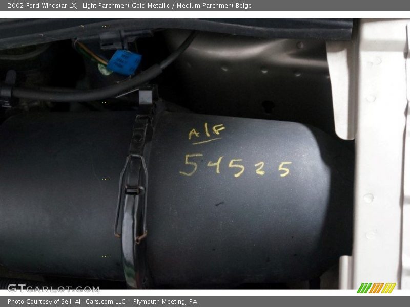 Light Parchment Gold Metallic / Medium Parchment Beige 2002 Ford Windstar LX
