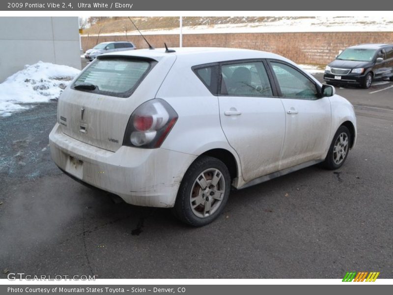 Ultra White / Ebony 2009 Pontiac Vibe 2.4
